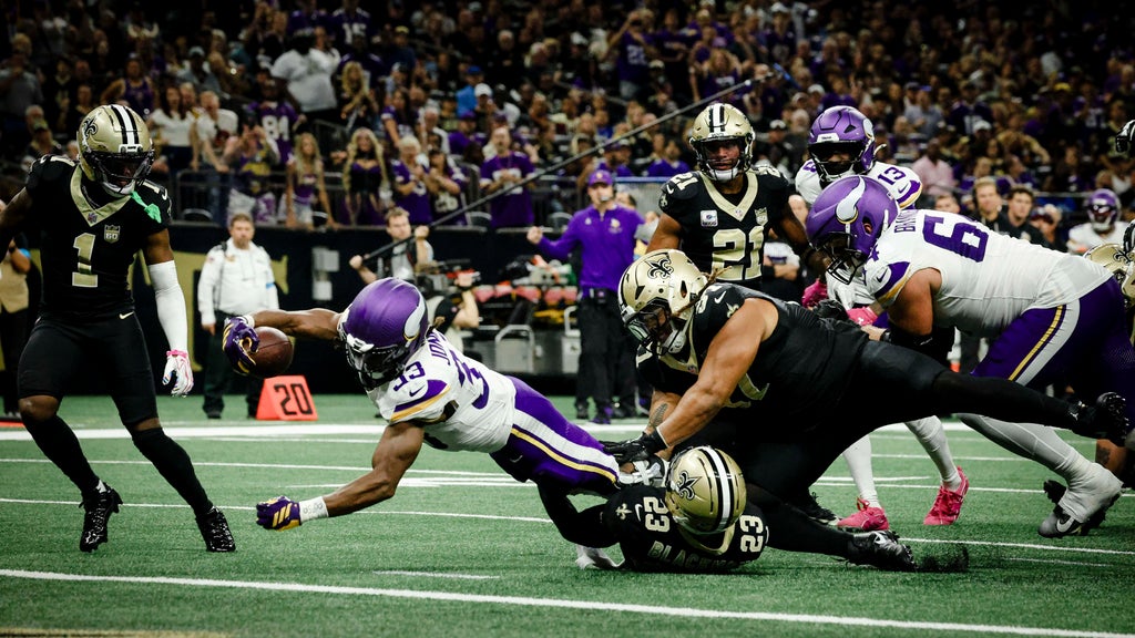 Jefferson, Jones, Murray all produce to help the unbeaten Vikings top Saints 23-13 โ WCCO / CBS Minnesota, Stillwater Sports news