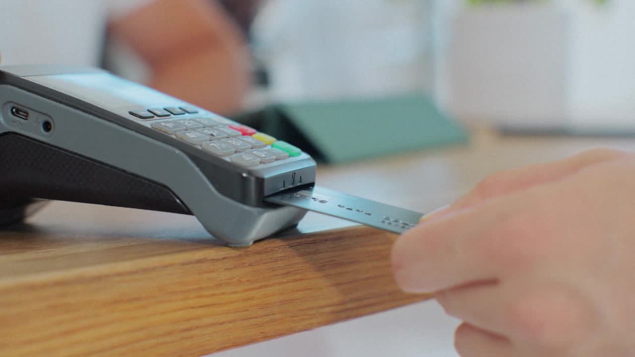 Avoiding fees when holiday shopping — Stillwater Business news