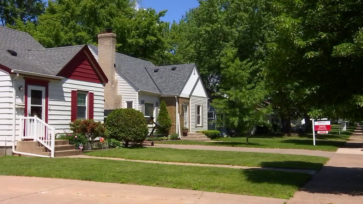 US pending home sales sink near 12-year low as rates top 7%: Report — FOX 9, Stillwater Real Estate news
