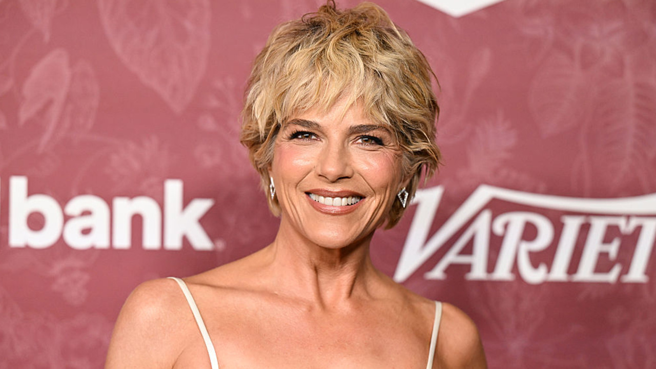 Selma Blair arrested, taken to hospital after allegedly attacking flight attendants — FOX 9